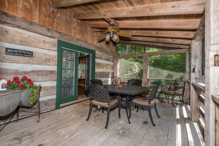 HOB  Still Waters Cabin  photography by Steve Cale 9379CF61 768x513