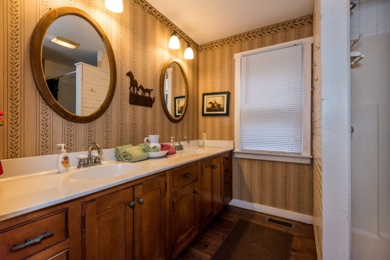 HOB  Storybrook Log Cabin  photography by Steve Cale 21628267 768x513