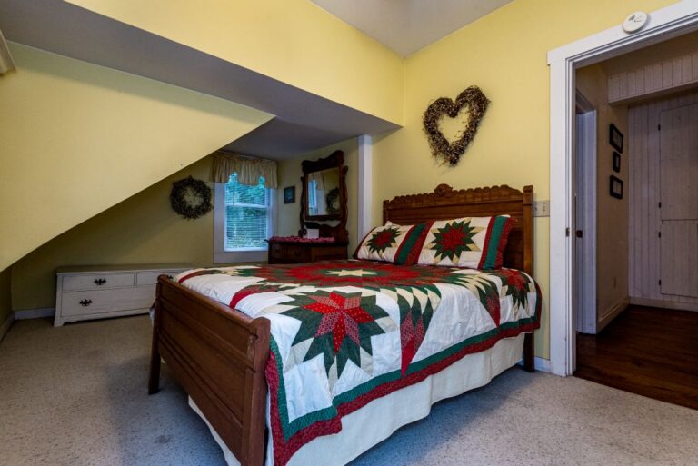 HOB  Storybrook Log Cabin  photography by Steve Cale 21848B95 768x513