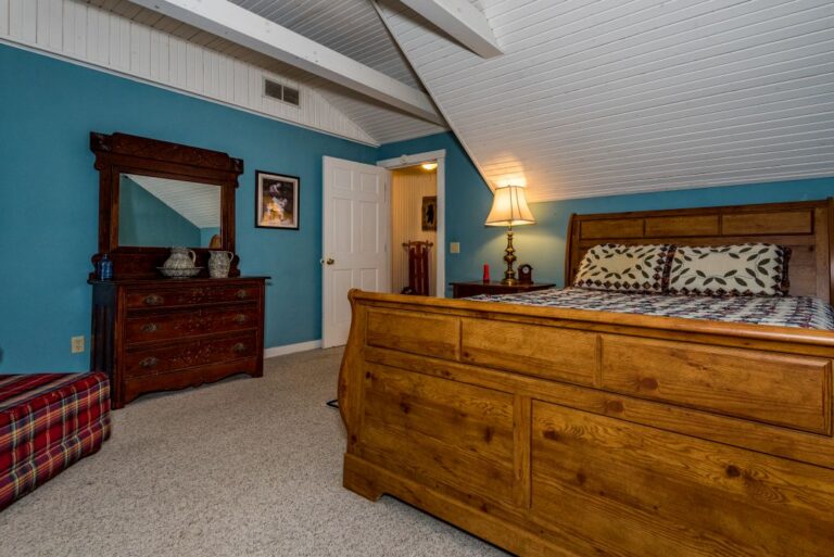 HOB  Storybrook Log Cabin  photography by Steve Cale 21977E98 768x513