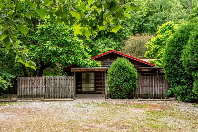 HOB  Sweetheart Cabin  photography by Steve Cale 7710A394 768x511