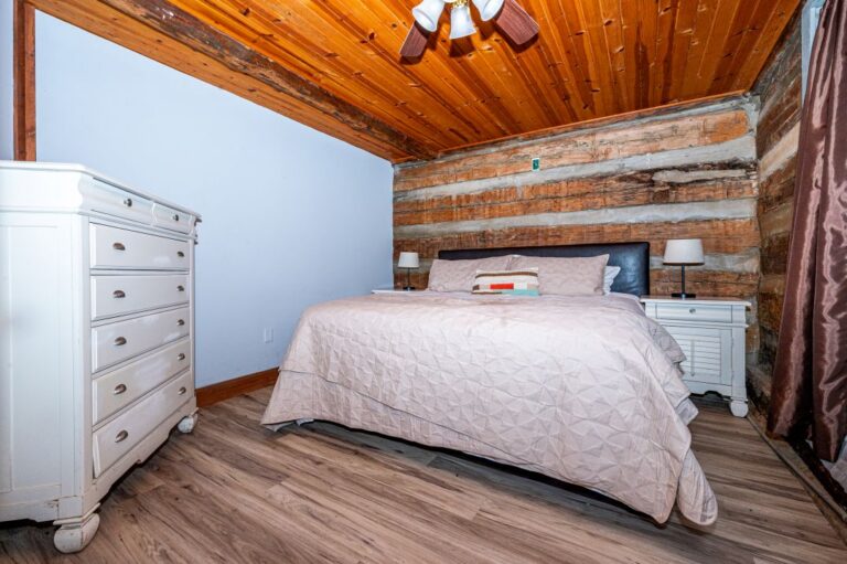 HOB  Sweetheart Cabin  photography by Steve Cale 7812A4A1 768x511