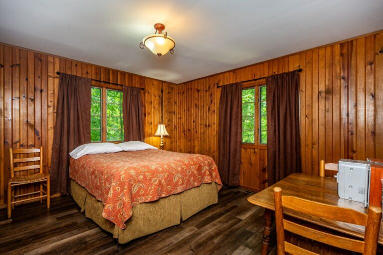 HOB  Elm Lodge  photography by Steve Cale 588696E6 768x511
