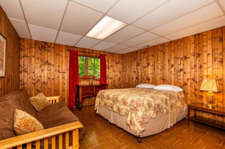 HOB  Elm Lodge  photography by Steve Cale 59224D57 768x511