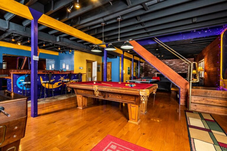 HOB  Enchanted Lake Lodge  photography by Steve Cale 3157BAC9 768x513