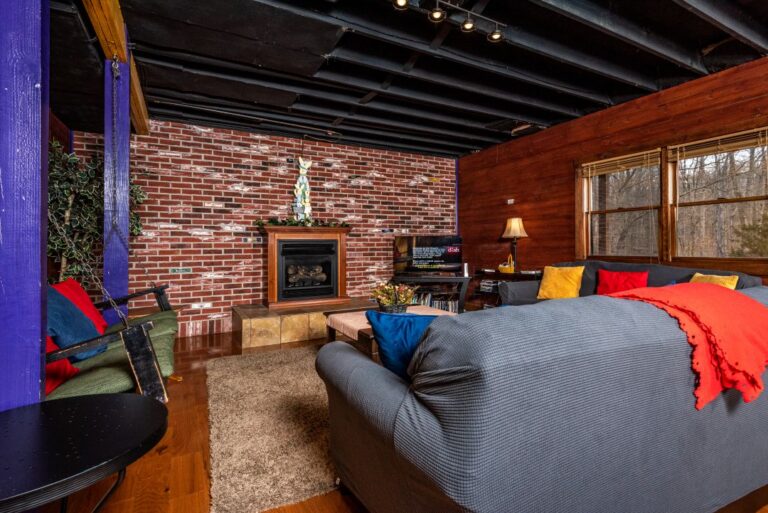 HOB  Enchanted Lake Lodge  photography by Steve Cale 3162B5FF 768x513
