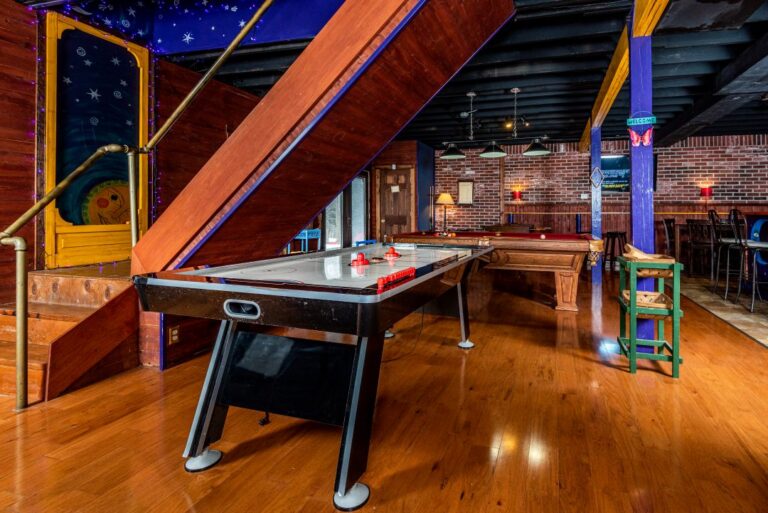 HOB  Enchanted Lake Lodge  photography by Steve Cale 3175DC1D 768x513