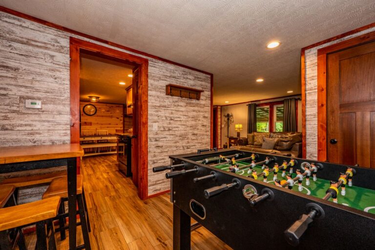HOB  Gimme A Break  photography by Steve Cale 15103AE0 768x511