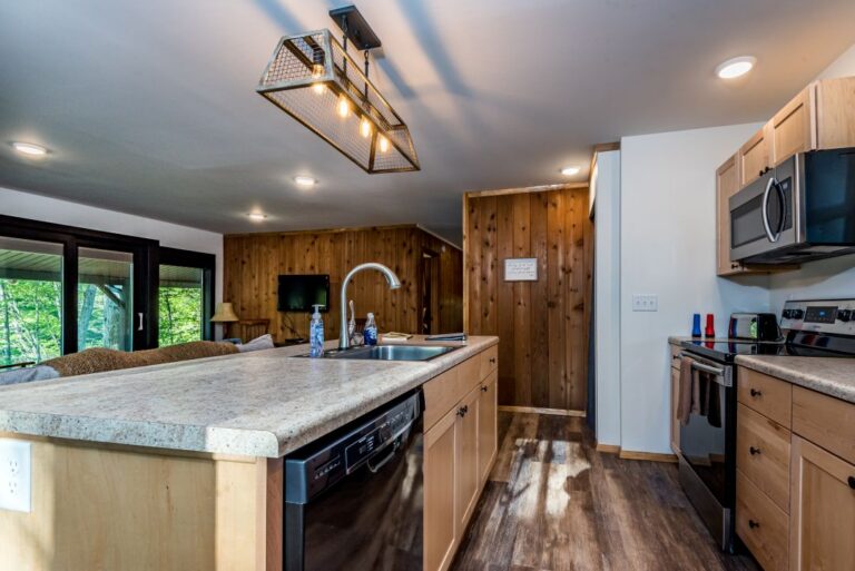 HOB  The Homestead  photography by Steve Cale 36830B47 768x513