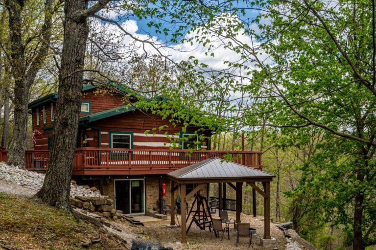 HOB Heartstone Cabin photography by Steve Cale 524058B1 768x511
