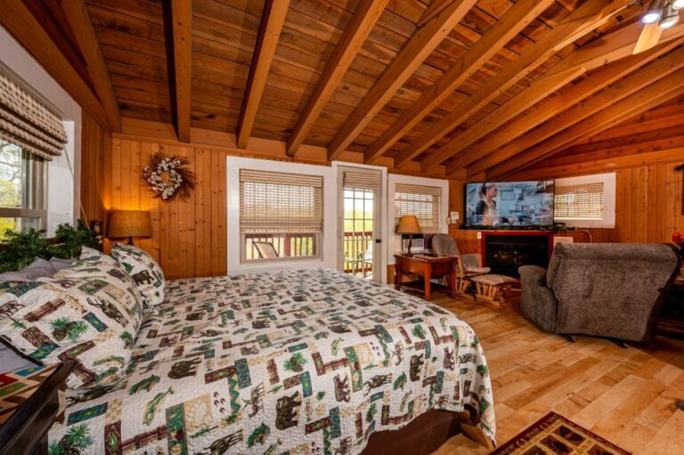 HOB  Heartstone Cabin  photography by Steve Cale 52826D1F 768x511