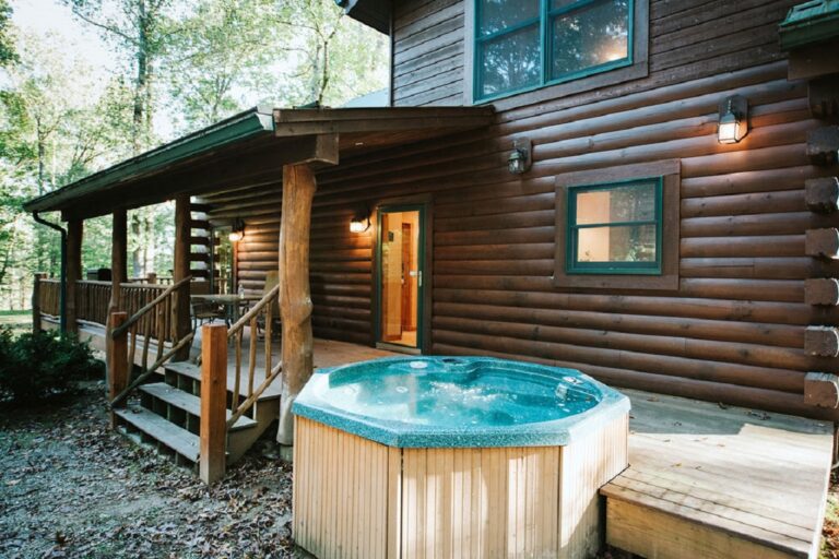 3 HH exterior hot tub 768x512