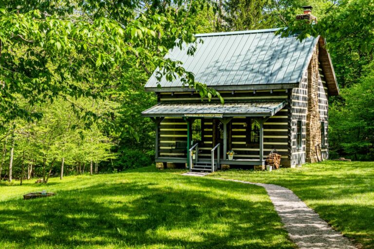 HOB  Crossing Creek Cabin  photography by Steve Cale 34515BB0 768x512