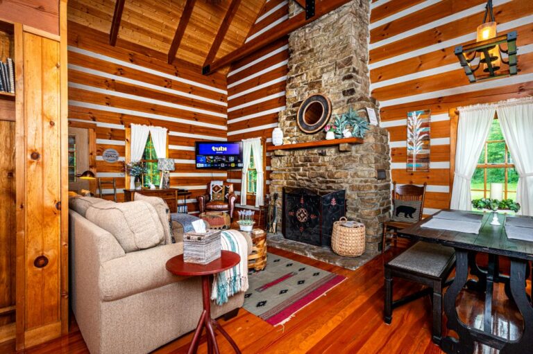 HOB  Crossing Creek Cabin  photography by Steve Cale 7540B60B 768x511