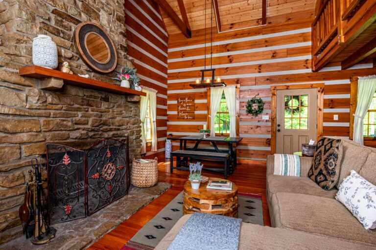 HOB  Crossing Creek Cabin  photography by Steve Cale 75439B4F 768x511