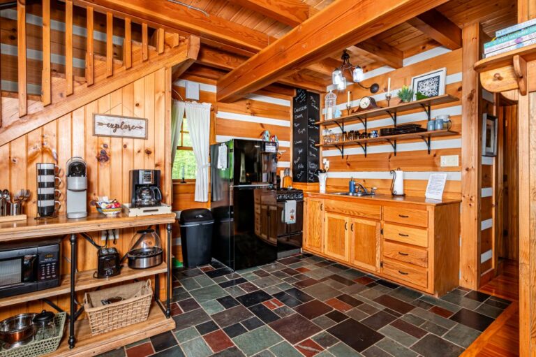 HOB  Crossing Creek Cabin  photography by Steve Cale 7563 Enhanced NRC52D 768x511