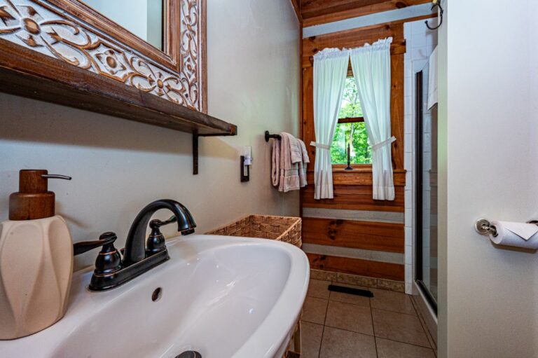 HOB  Crossing Creek Cabin  photography by Steve Cale 75790C2D 768x511