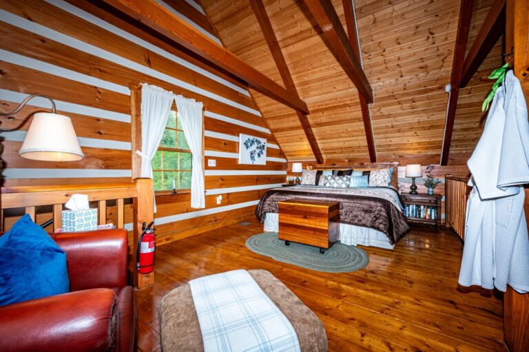 HOB  Crossing Creek Cabin  photography by Steve Cale 7596C703 768x511