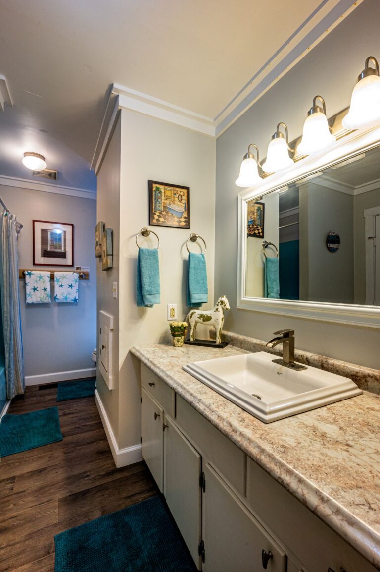 HOB  Laguna House  photography by Steve Cale 40341D7E 768x1154