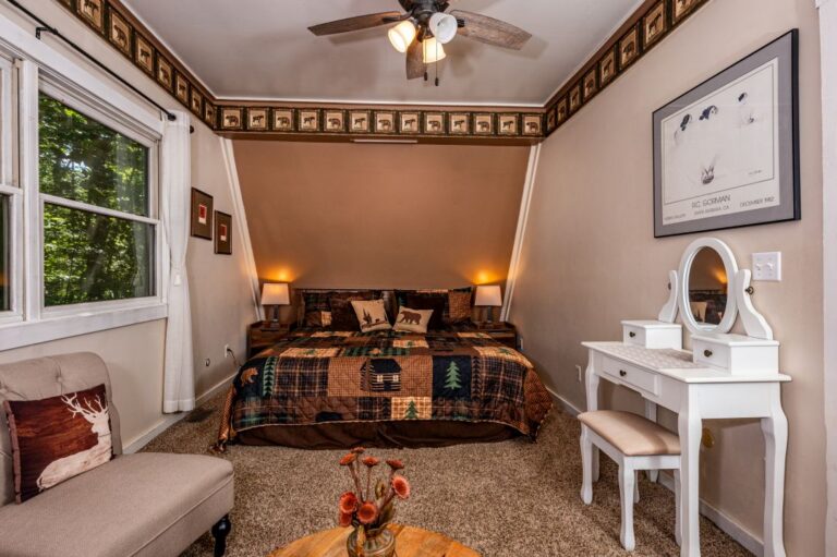 HOB  Laguna House  photography by Steve Cale 407216B1 768x511